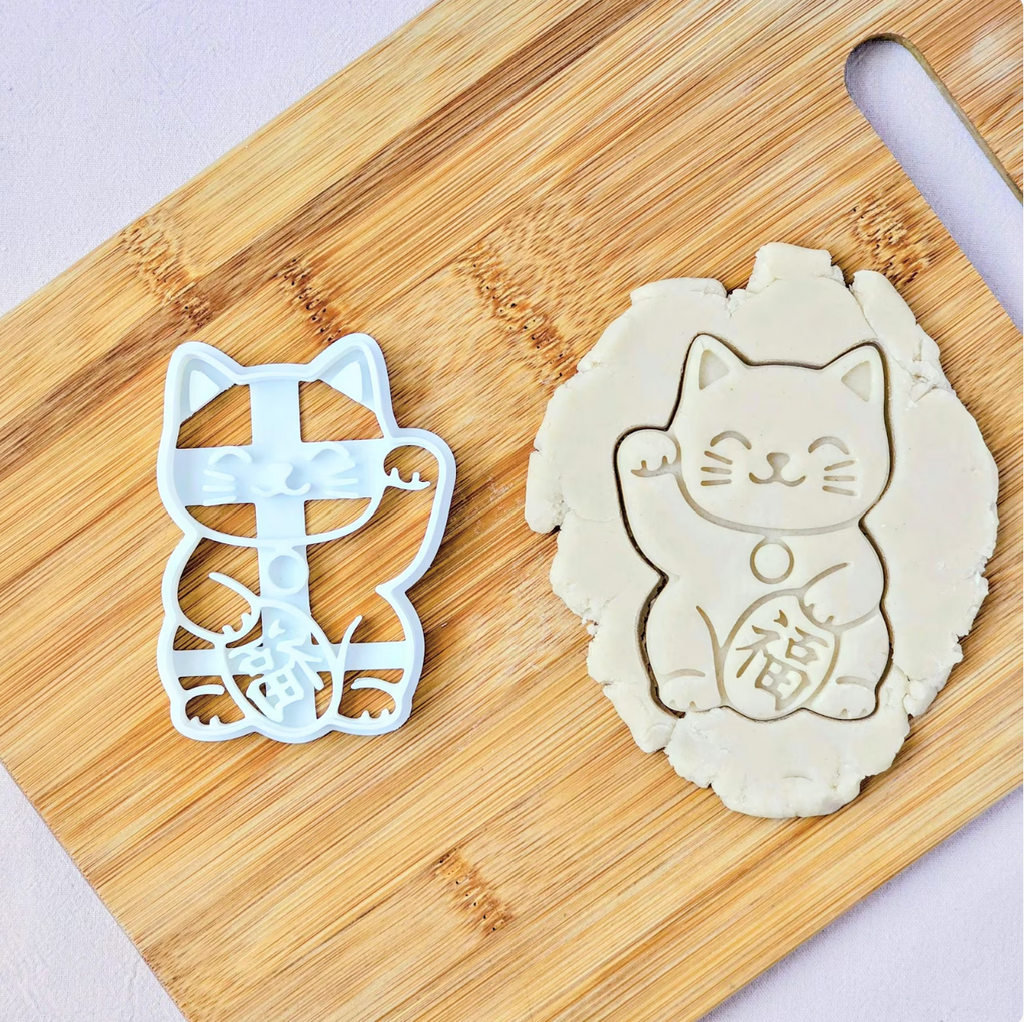 Lucky Cat Cookie Cutter: Baking, Fondant & Clay Cutters