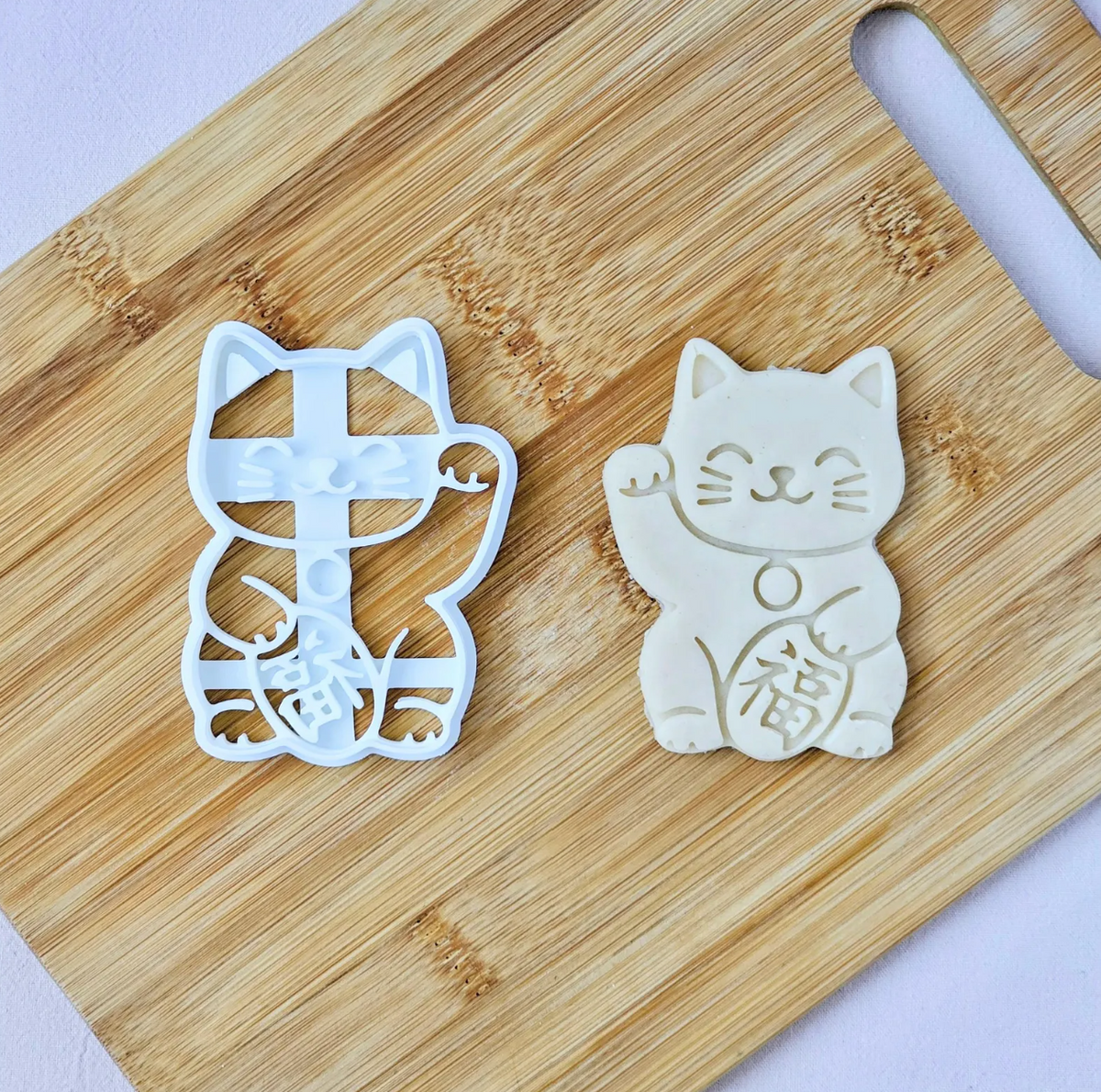 Lucky Cat Cookie Cutter: Baking, Fondant & Clay Cutters